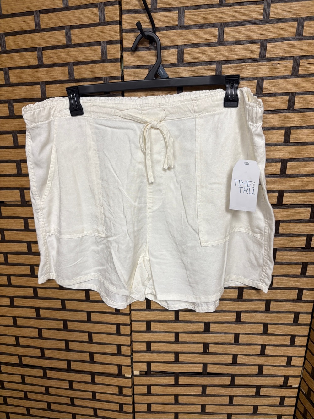 Time and tru white soft utility shorts size 3X